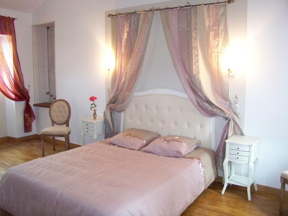 La Genoise Bed and Breakfast Tillieres Værelse billede